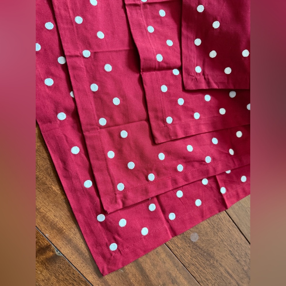Pottery barn 100%cotton red on white polka dots embroidered 6 dinner napkins.